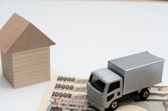トラックと家の模型